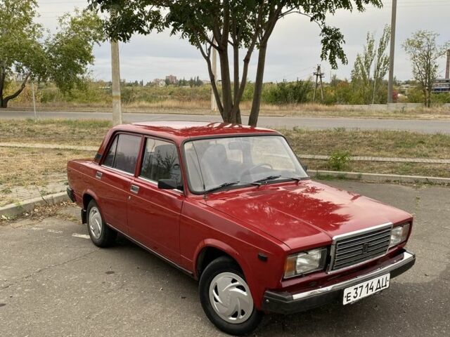 Красный ВАЗ 2107, объемом двигателя 1.5 л и пробегом 52 тыс. км за 1100 $, фото 1 на Automoto.ua