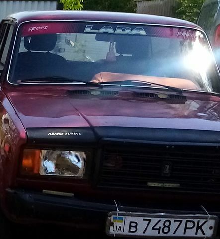 Красный ВАЗ 2107, объемом двигателя 1.3 л и пробегом 1000 тыс. км за 420 $, фото 1 на Automoto.ua