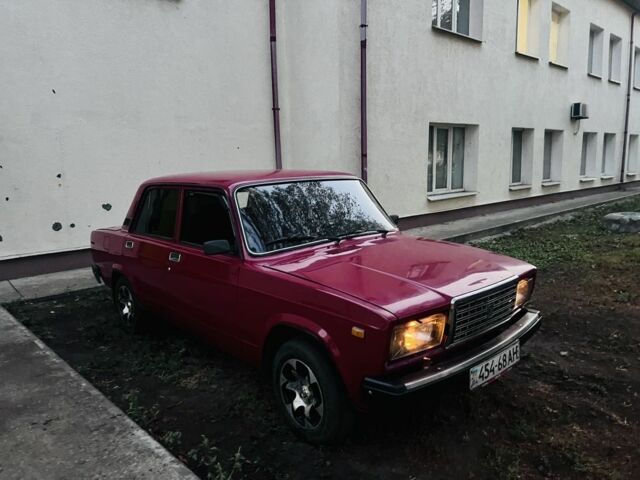Красный ВАЗ 2107, объемом двигателя 1.3 л и пробегом 200 тыс. км за 895 $, фото 1 на Automoto.ua