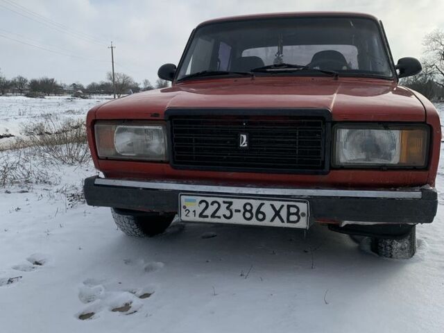 Красный ВАЗ 2107, объемом двигателя 1.5 л и пробегом 333 тыс. км за 670 $, фото 1 на Automoto.ua