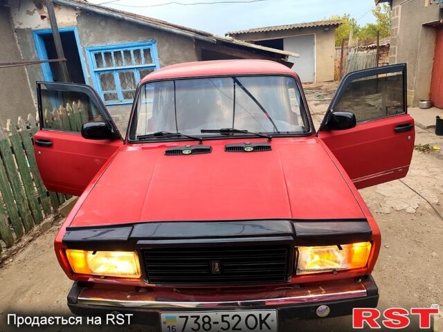 Красный ВАЗ 2107, объемом двигателя 1.5 л и пробегом 0 тыс. км за 1100 $, фото 1 на Automoto.ua
