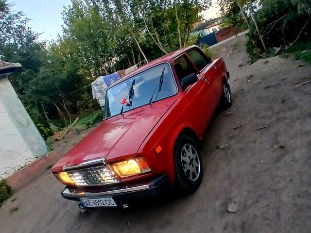 ВАЗ 2107 1996 у Новомосковске на Automoto.ua Червоний ВАЗ 2107, об'ємом двигуна 1.5 л та пробігом 200 тис. км за 1200 $, фото 1 на Automoto.ua
