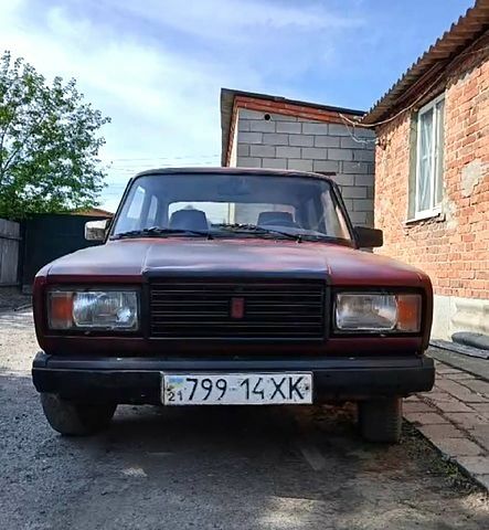 Красный ВАЗ 2107, объемом двигателя 1.5 л и пробегом 0 тыс. км за 650 $, фото 1 на Automoto.ua