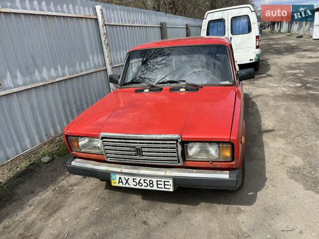 Красный ВАЗ 2107, объемом двигателя 1.5 л и пробегом 150 тыс. км за 1000 $, фото 1 на Automoto.ua