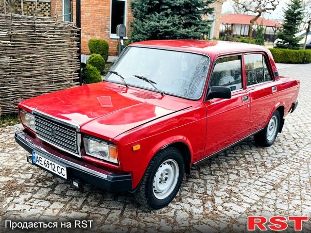Красный ВАЗ 2107, объемом двигателя 1.5 л и пробегом 200 тыс. км за 1300 $, фото 1 на Automoto.ua