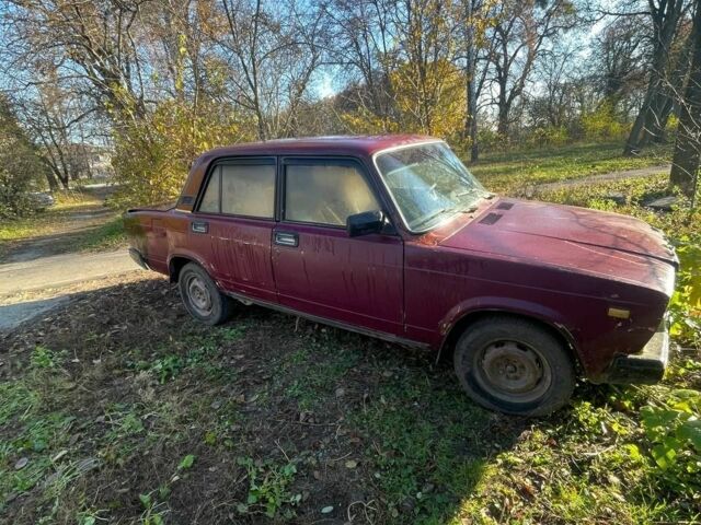 Красный ВАЗ 2107, объемом двигателя 1.5 л и пробегом 777 тыс. км за 595 $, фото 1 на Automoto.ua