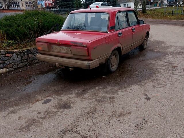 Красный ВАЗ 2107, объемом двигателя 1.5 л и пробегом 97 тыс. км за 1200 $, фото 1 на Automoto.ua