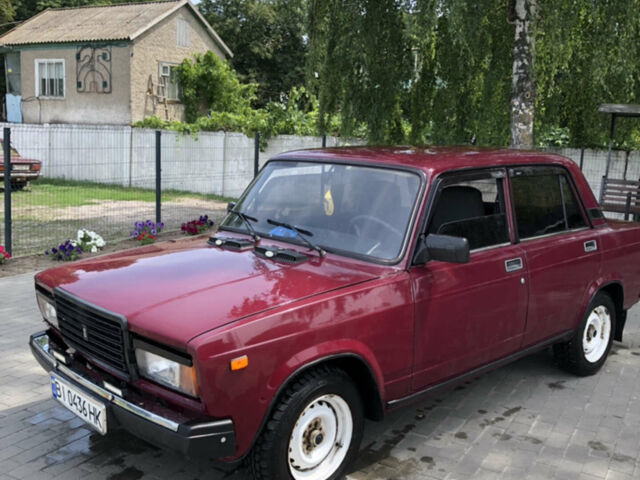 Красный ВАЗ 2107, объемом двигателя 1.5 л и пробегом 169 тыс. км за 1200 $, фото 1 на Automoto.ua