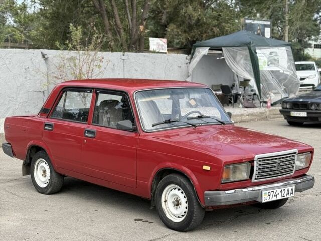 Красный ВАЗ 2107, объемом двигателя 1.5 л и пробегом 200 тыс. км за 400 $, фото 1 на Automoto.ua