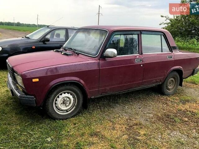 Красный ВАЗ 2107, объемом двигателя 1.5 л и пробегом 136 тыс. км за 1000 $, фото 1 на Automoto.ua