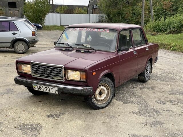 Красный ВАЗ 2107, объемом двигателя 1.5 л и пробегом 100 тыс. км за 599 $, фото 1 на Automoto.ua