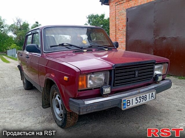 Красный ВАЗ 2107, объемом двигателя 1.5 л и пробегом 200 тыс. км за 750 $, фото 1 на Automoto.ua
