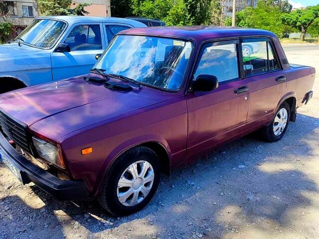 Красный ВАЗ 2107, объемом двигателя 1.5 л и пробегом 75 тыс. км за 1300 $, фото 1 на Automoto.ua