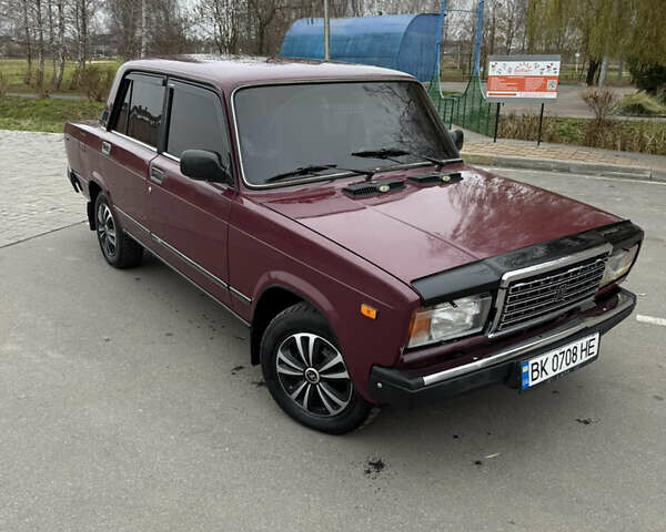 Красный ВАЗ 2107, объемом двигателя 1.57 л и пробегом 85 тыс. км за 1799 $, фото 1 на Automoto.ua