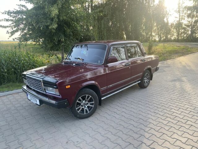 Красный ВАЗ 2107, объемом двигателя 1.6 л и пробегом 136 тыс. км за 2500 $, фото 1 на Automoto.ua