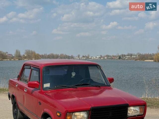 Красный ВАЗ 2107, объемом двигателя 1.57 л и пробегом 400 тыс. км за 1000 $, фото 1 на Automoto.ua