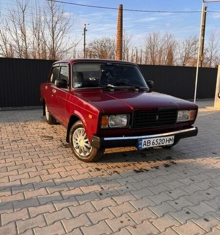 Красный ВАЗ 2107, объемом двигателя 1.45 л и пробегом 200 тыс. км за 1100 $, фото 1 на Automoto.ua