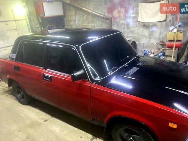 Красный ВАЗ 2107, объемом двигателя 1.5 л и пробегом 280 тыс. км за 2000 $, фото 1 на Automoto.ua