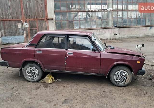 Красный ВАЗ 2107, объемом двигателя 1.6 л и пробегом 37 тыс. км за 750 $, фото 1 на Automoto.ua