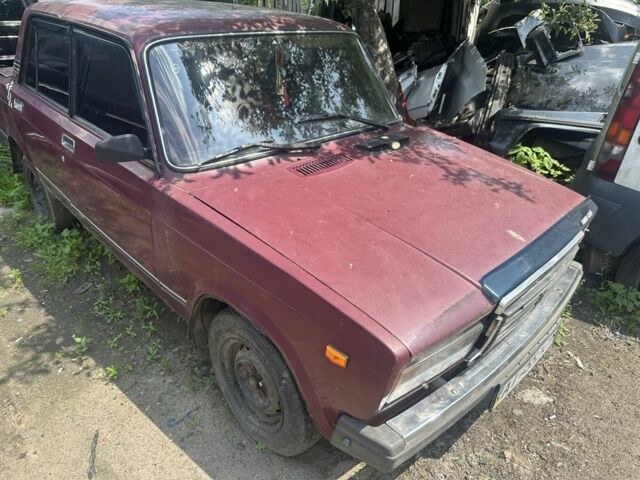 Красный ВАЗ 2107, объемом двигателя 1.3 л и пробегом 200 тыс. км за 557 $, фото 1 на Automoto.ua