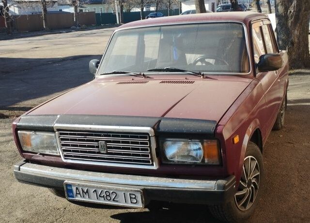 Красный ВАЗ 2107, объемом двигателя 1.6 л и пробегом 14 тыс. км за 1200 $, фото 1 на Automoto.ua