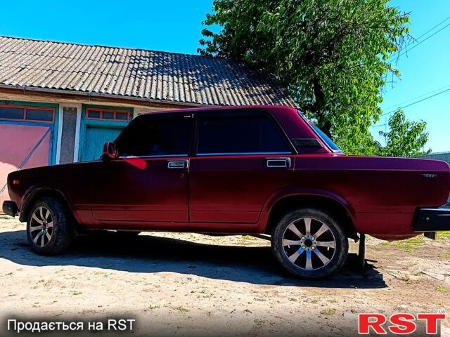 Красный ВАЗ 2107, объемом двигателя 1.6 л и пробегом 400 тыс. км за 1200 $, фото 1 на Automoto.ua