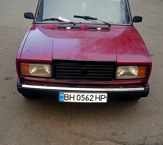 Красный ВАЗ 2107, объемом двигателя 1.6 л и пробегом 80 тыс. км за 1000 $, фото 1 на Automoto.ua