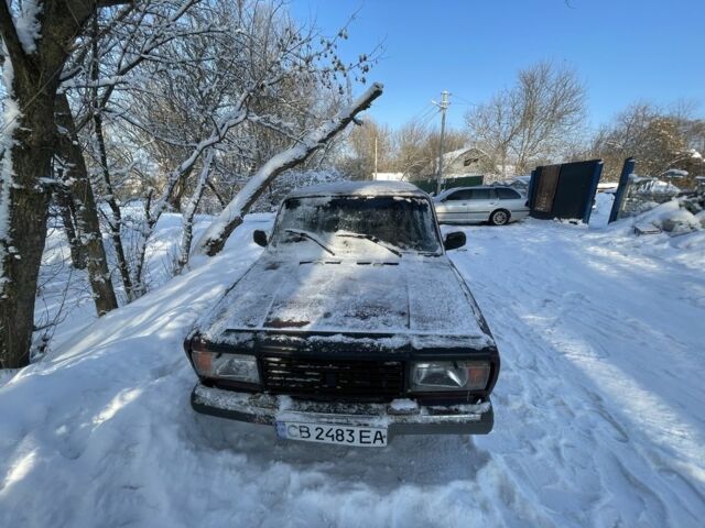 Красный ВАЗ 2107, объемом двигателя 1.5 л и пробегом 199 тыс. км за 900 $, фото 1 на Automoto.ua