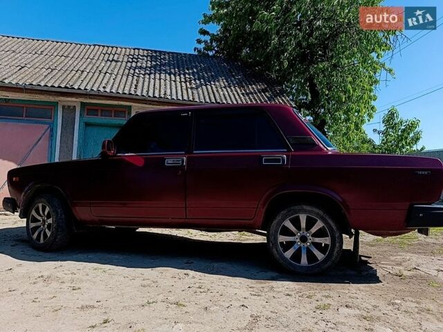 Красный ВАЗ 2107, объемом двигателя 1.3 л и пробегом 200 тыс. км за 1200 $, фото 1 на Automoto.ua