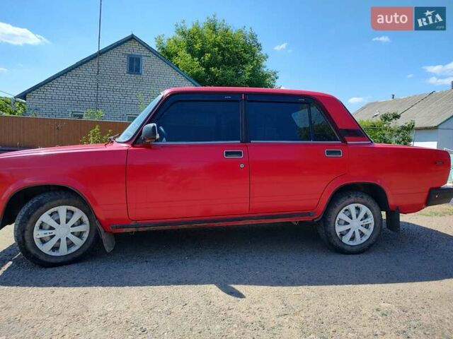 Красный ВАЗ 2107, объемом двигателя 1.45 л и пробегом 100 тыс. км за 2000 $, фото 1 на Automoto.ua