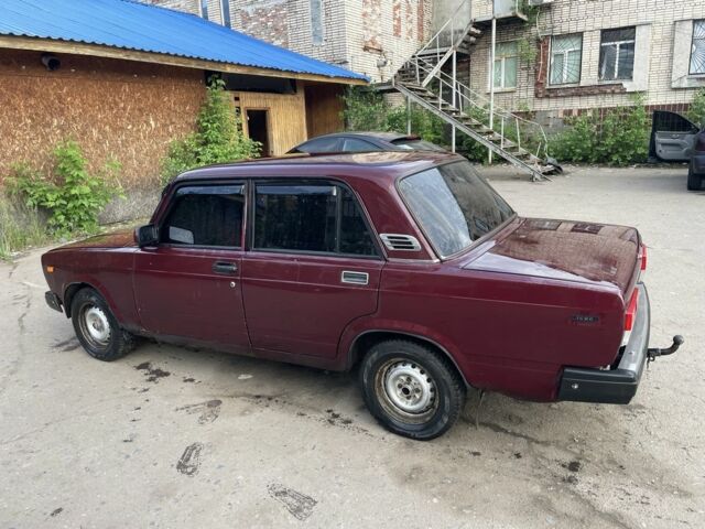 Красный ВАЗ 2107, объемом двигателя 1.6 л и пробегом 25 тыс. км за 1024 $, фото 1 на Automoto.ua