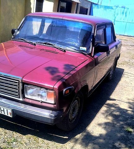 Красный ВАЗ 2107, объемом двигателя 1.5 л и пробегом 65 тыс. км за 900 $, фото 1 на Automoto.ua