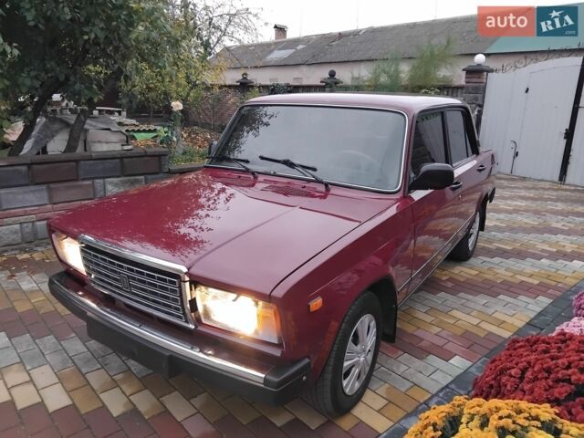 Красный ВАЗ 2107, объемом двигателя 1.5 л и пробегом 110 тыс. км за 1880 $, фото 1 на Automoto.ua