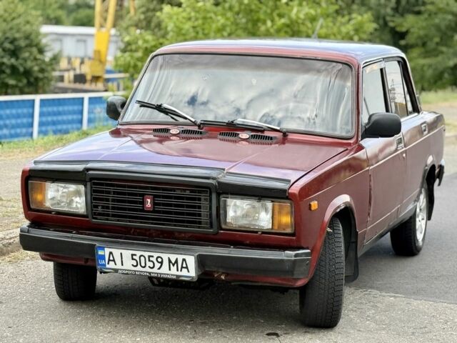 Красный ВАЗ 2107, объемом двигателя 1.5 л и пробегом 200 тыс. км за 1000 $, фото 1 на Automoto.ua