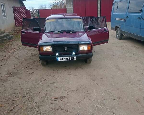 Красный ВАЗ 2107, объемом двигателя 1.45 л и пробегом 50 тыс. км за 1200 $, фото 1 на Automoto.ua