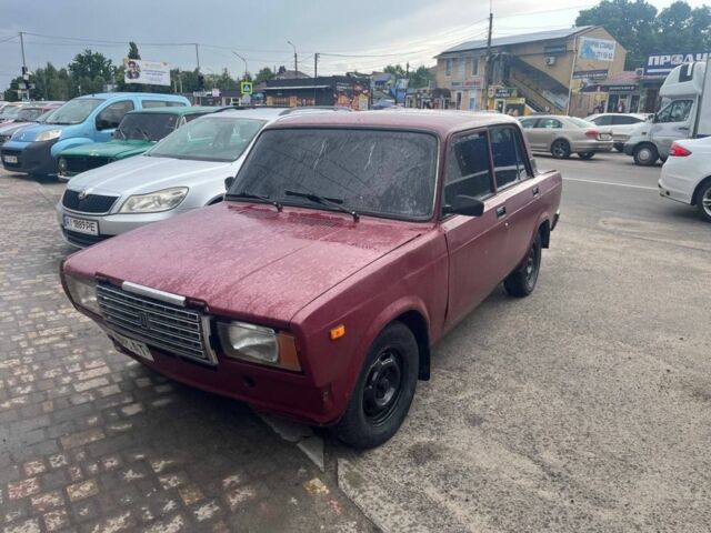 Красный ВАЗ 2107, объемом двигателя 1.5 л и пробегом 100 тыс. км за 470 $, фото 1 на Automoto.ua