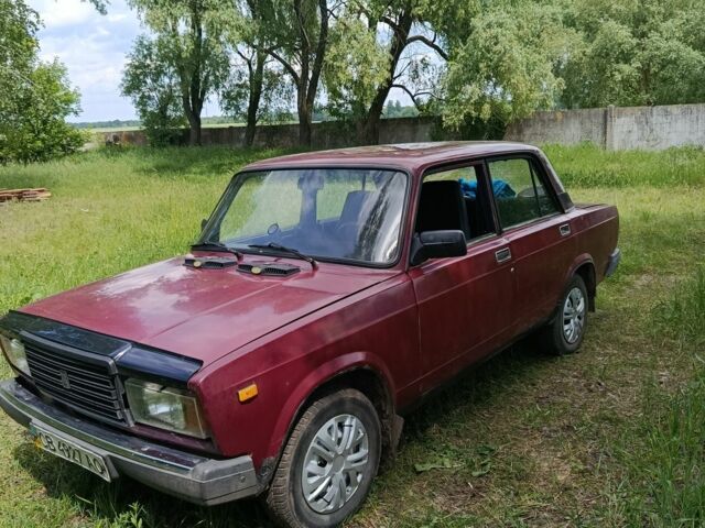 Красный ВАЗ 2107, объемом двигателя 1.5 л и пробегом 87 тыс. км за 1125 $, фото 1 на Automoto.ua