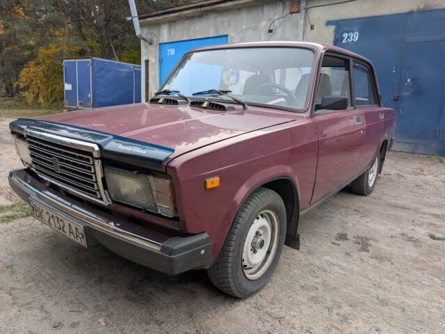 Красный ВАЗ 2107, объемом двигателя 1.5 л и пробегом 144 тыс. км за 1500 $, фото 1 на Automoto.ua