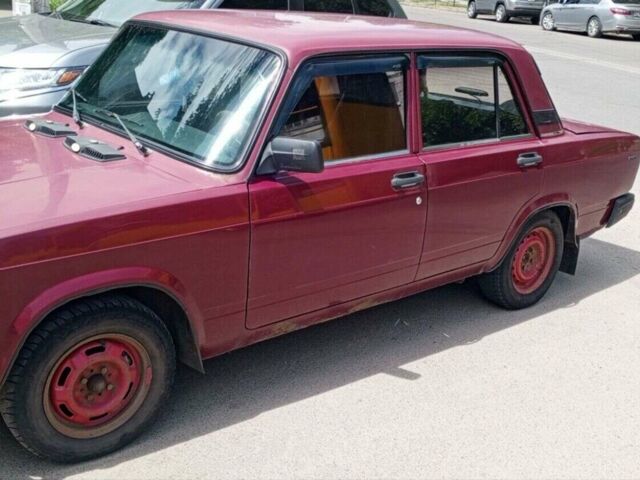 Красный ВАЗ 2107, объемом двигателя 1.45 л и пробегом 250 тыс. км за 1500 $, фото 1 на Automoto.ua