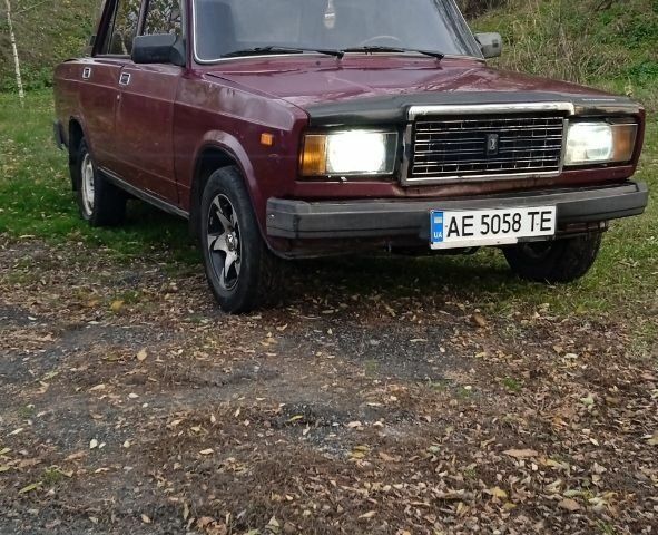 Красный ВАЗ 2107, объемом двигателя 1.5 л и пробегом 500 тыс. км за 945 $, фото 1 на Automoto.ua