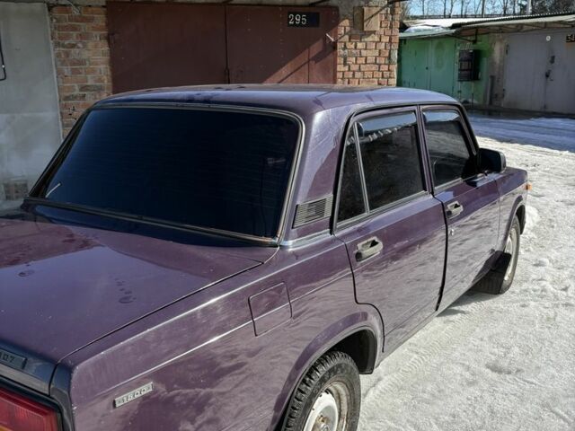 Красный ВАЗ 2107, объемом двигателя 1.5 л и пробегом 135 тыс. км за 1400 $, фото 1 на Automoto.ua