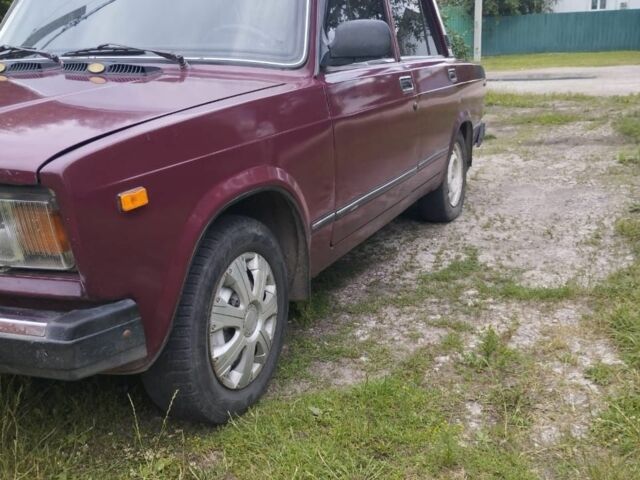 Красный ВАЗ 2107, объемом двигателя 1 л и пробегом 10 тыс. км за 850 $, фото 1 на Automoto.ua