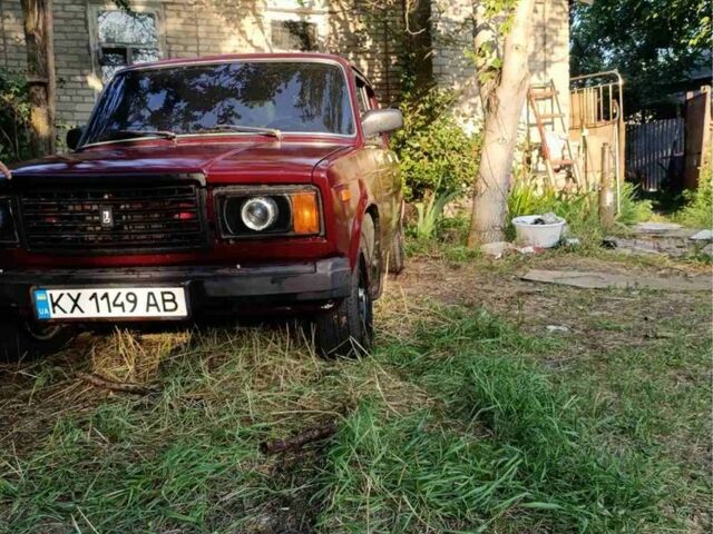 Красный ВАЗ 2107, объемом двигателя 1.5 л и пробегом 333 тыс. км за 1100 $, фото 1 на Automoto.ua