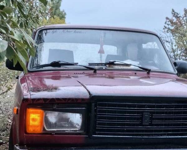 ВАЗ 2107 2004 у Кропивницькому (Кіровограді) на Automoto.ua Червоний ВАЗ 2107, об'ємом двигуна 1.57 л та пробігом 1 тис. км за 1000 $, фото 1 на Automoto.ua