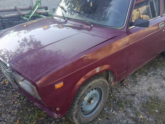 Красный ВАЗ 2107, объемом двигателя 1.5 л и пробегом 814 тыс. км за 800 $, фото 1 на Automoto.ua