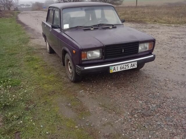 Красный ВАЗ 2107, объемом двигателя 1.6 л и пробегом 145 тыс. км за 600 $, фото 1 на Automoto.ua