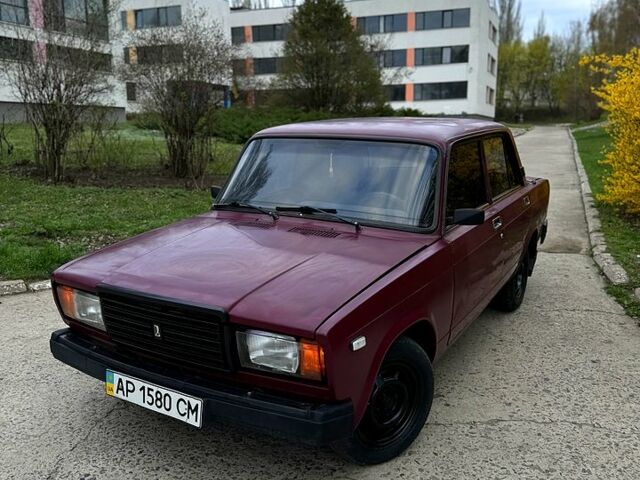 Красный ВАЗ 2107, объемом двигателя 15 л и пробегом 0 тыс. км за 650 $, фото 1 на Automoto.ua