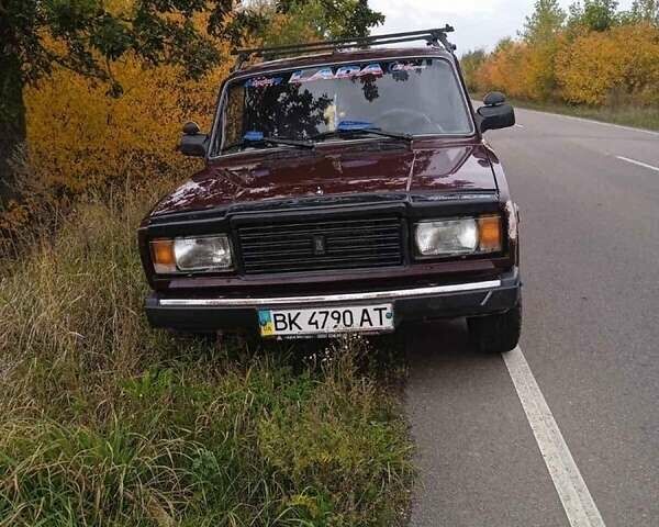 Красный ВАЗ 2107, объемом двигателя 1.5 л и пробегом 70 тыс. км за 1300 $, фото 1 на Automoto.ua