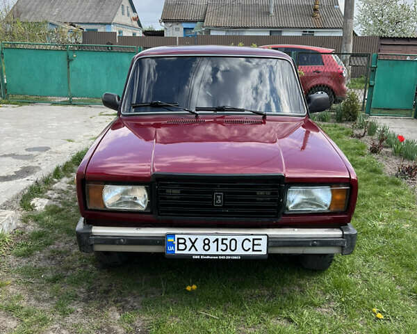 Красный ВАЗ 2107, объемом двигателя 1.45 л и пробегом 250 тыс. км за 650 $, фото 1 на Automoto.ua