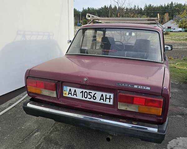 Красный ВАЗ 2107, объемом двигателя 1.5 л и пробегом 734 тыс. км за 1100 $, фото 1 на Automoto.ua